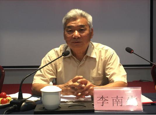 虔宁商会决策咨询总顾问李南生作了总结讲话.jpg